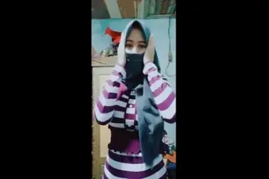 Cewek Jilbab Buka Bukaan Colmek Becek Ganas